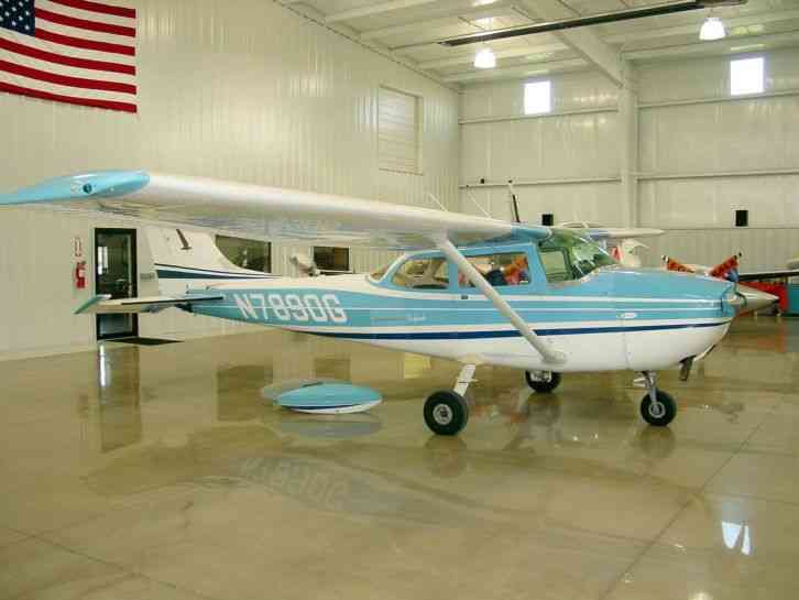 aircraft skyhawk