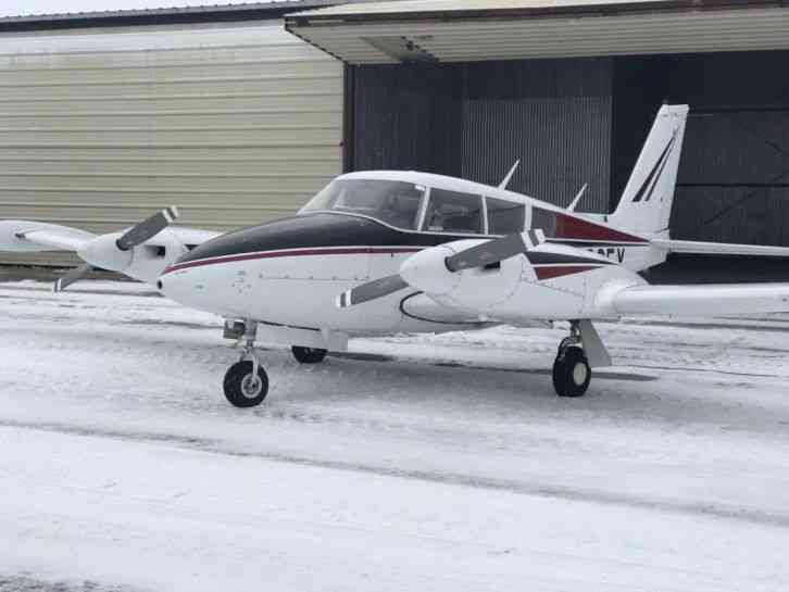 Multi Engine Airplane Time Building 10 Hrs PIC in Chicago at KDPA Cessna Piper