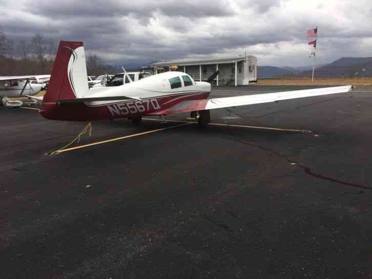 mooney airplane