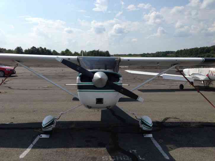  aircraft skycessna