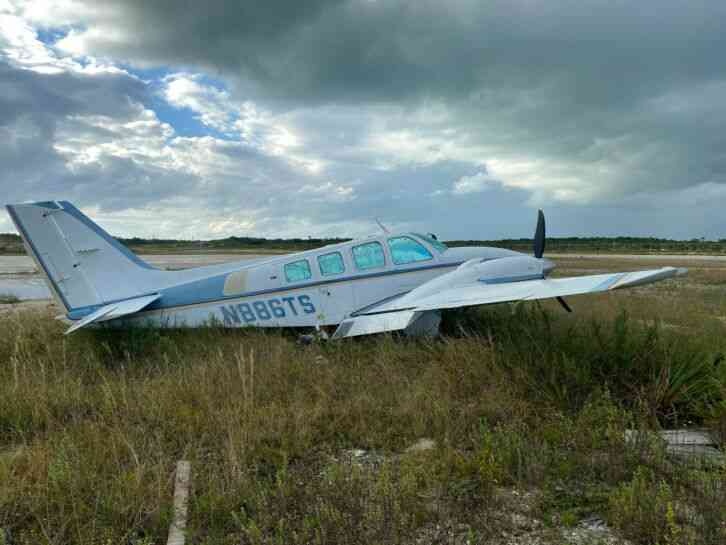 1972 BEECH B58 BARON, 400 SMOH L&R, WHOLE AIRPLANE, FOR PARTS OR REPAIR, BAHAMAS