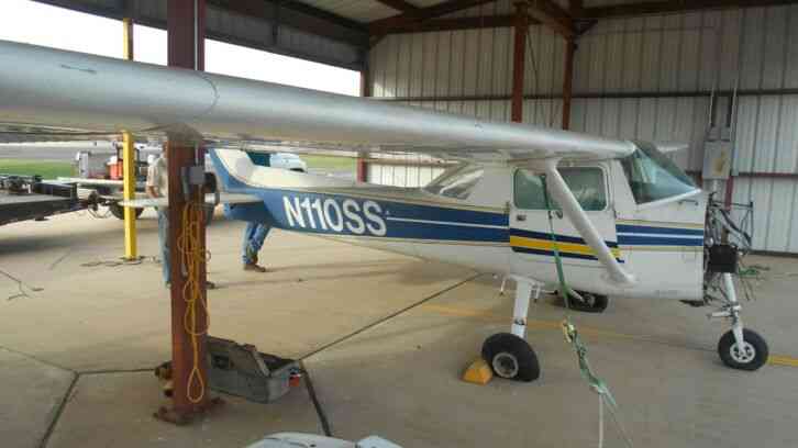  skycessna airplane