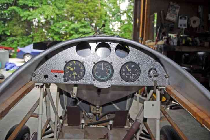 Baby Great Lakes Airplane : This airplane has a Continental A 65 engine