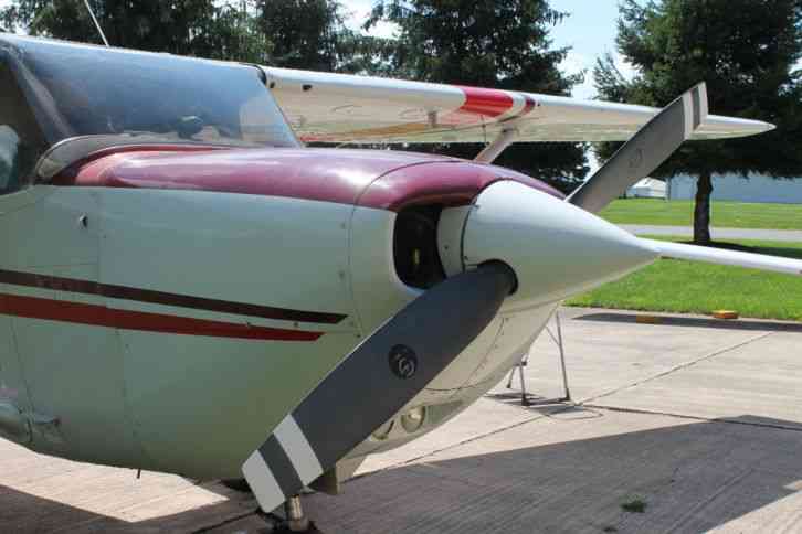  skycessna airplane