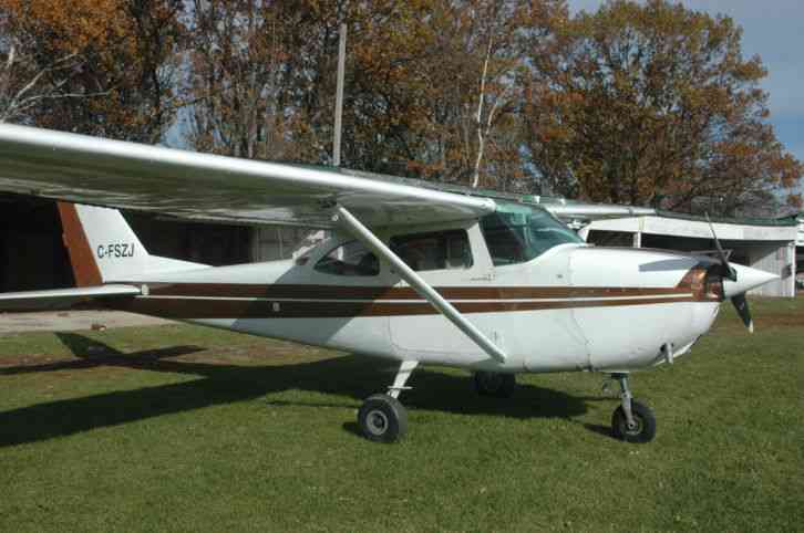 Cessna 172G Floatplane