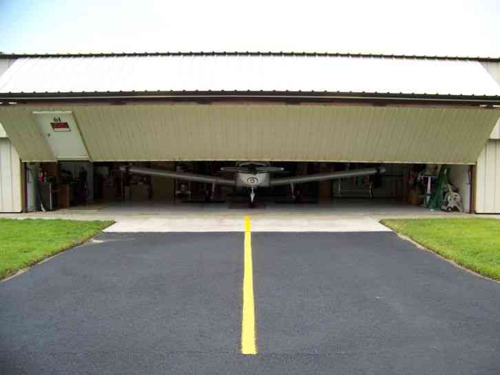 condominium hangar